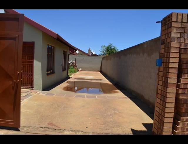 2 BEDROOM PROPERTY TO RENT IN PROTEA GLEN EXT